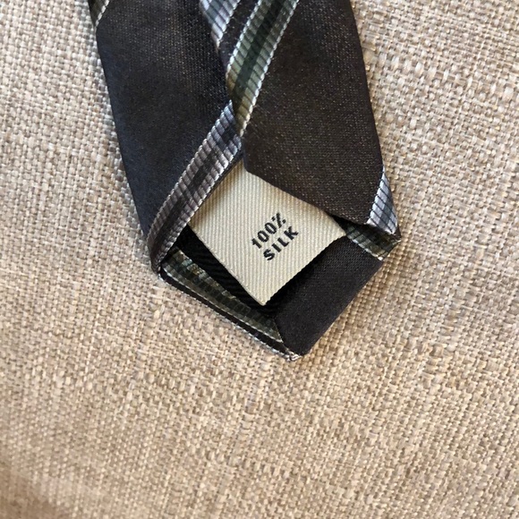 Burberry silk stopped grey/green/silver tie - Picture 3 of 5